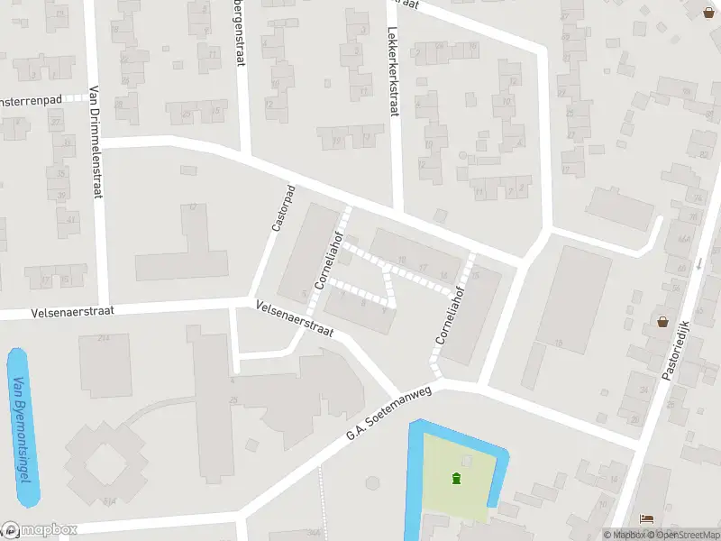 Ambulance met grote spoed naar de Corneliahof in Pernis Rotterdam