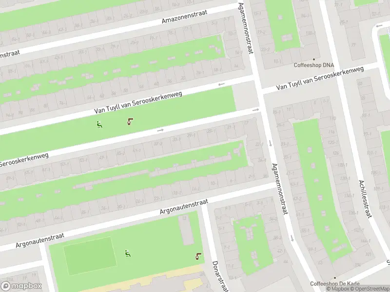 Ambulance met grote spoed naar de Van Tuyll van Serooskerkenplein in Amsterdam