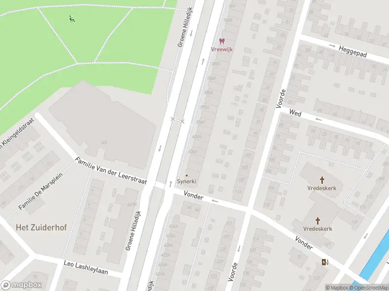 Ambulance met grote spoed naar de Groene Hilledijk in Rotterdam