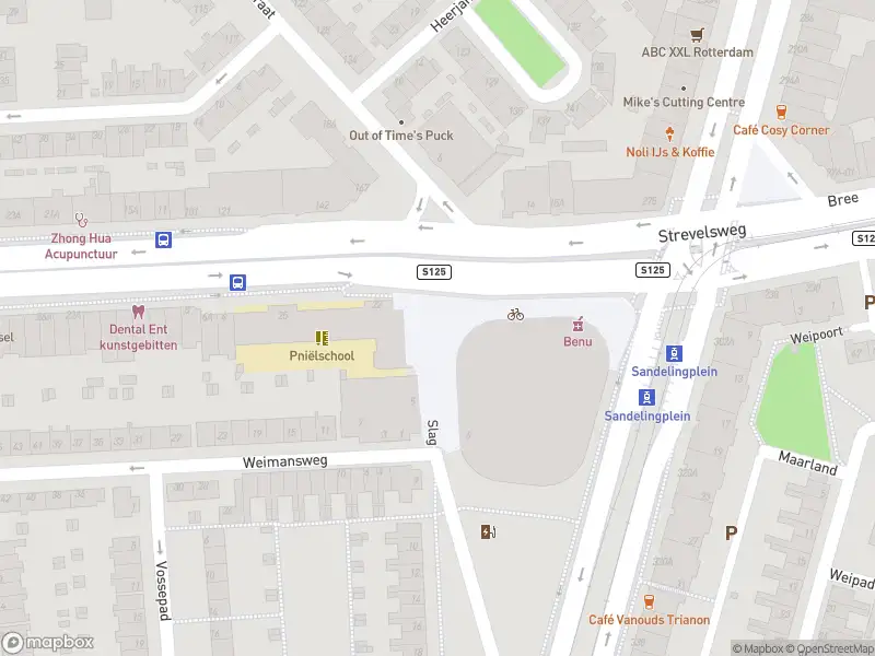 Ambulance met gepaste spoed naar de Sandelingplein in Rotterdam