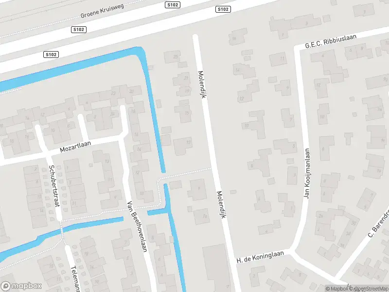 Ambulance met gepaste spoed naar de Molendijk in Rhoon