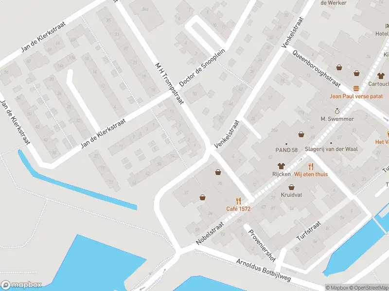 Ambulance met grote spoed naar de M H Trompstraat in Brielle