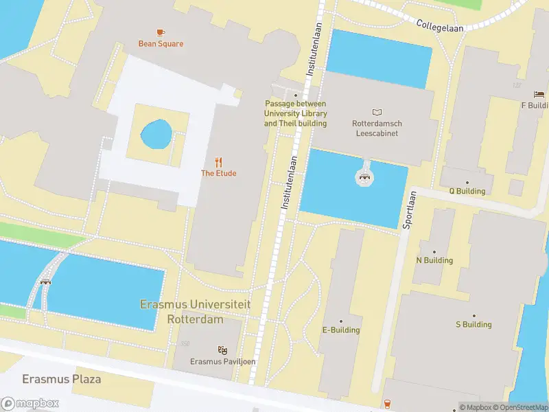 Ambulance met grote spoed naar de Burgemeester Oudlaan in Rotterdam