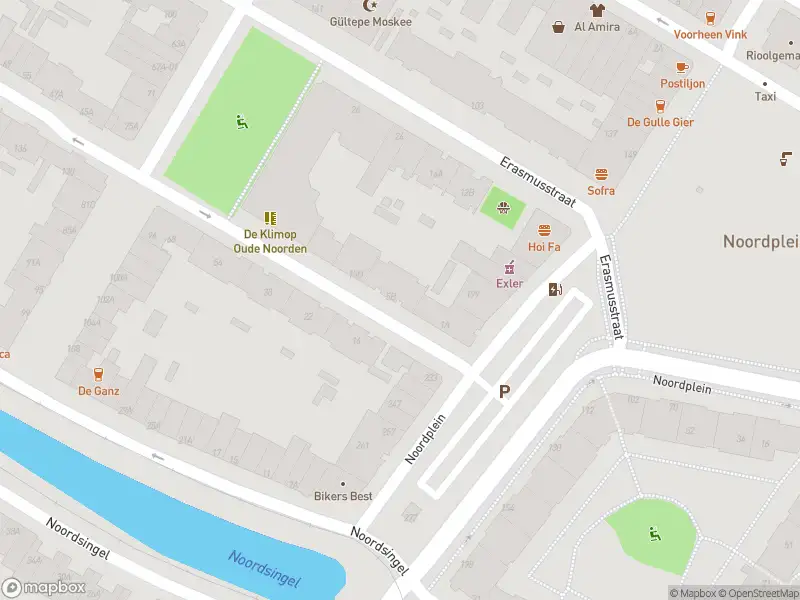 Ambulance met gepaste spoed naar de Rembrandtstraat in Rotterdam