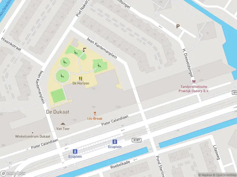 Brandweer met gepaste spoed naar de Iwan Kantemanplein in Amsterdam