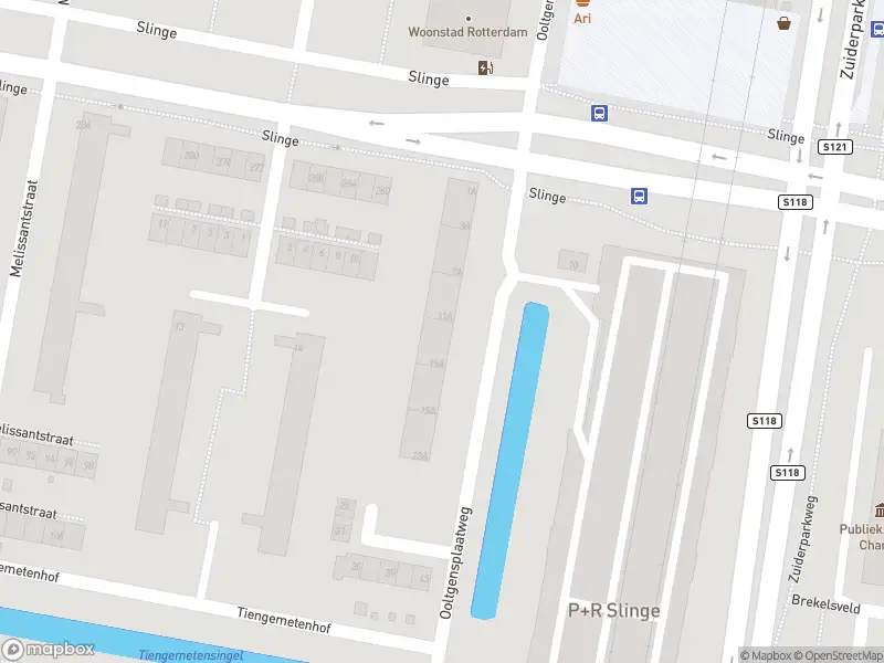 Ambulance met gepaste spoed naar de Ooltgensplaatweg in Rotterdam