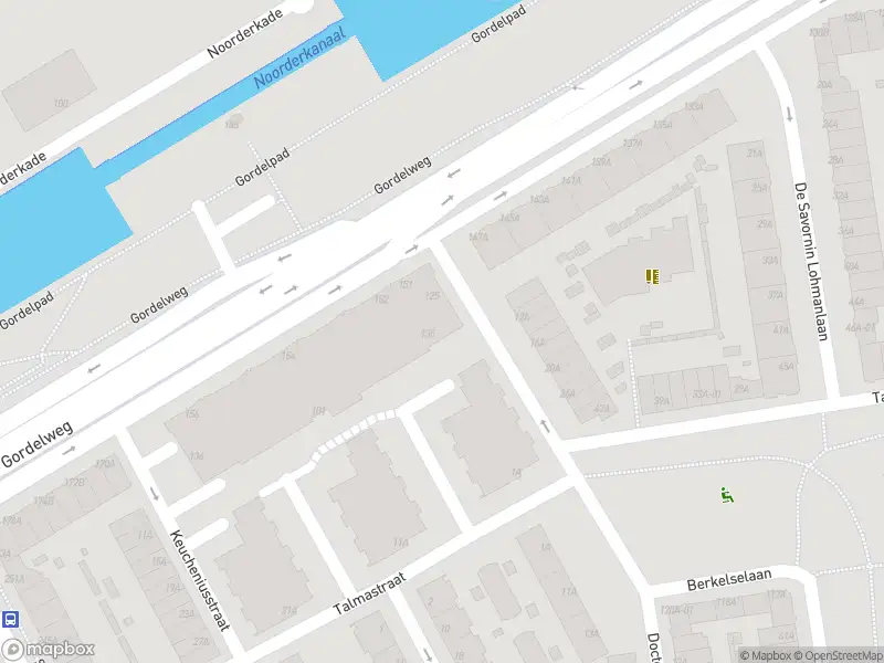 Ambulance met gepaste spoed naar de Donker Curtiusstraat in Rotterdam