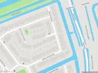 Ambulance met grote spoed naar de Annie Salomonshof in Schiedam