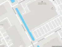 Ambulance met gepaste spoed naar de Schepenbergweg in Amsterdam