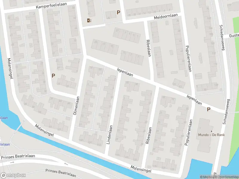 Ambulance met gepaste spoed naar de Lindenlaan in Schiedam