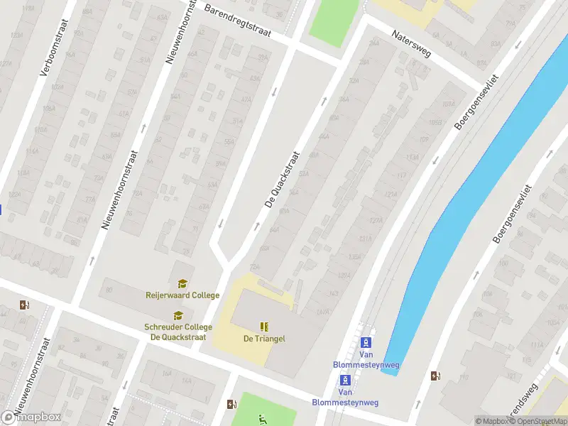 Ambulance met gepaste spoed naar de De Quackstraat in Rotterdam