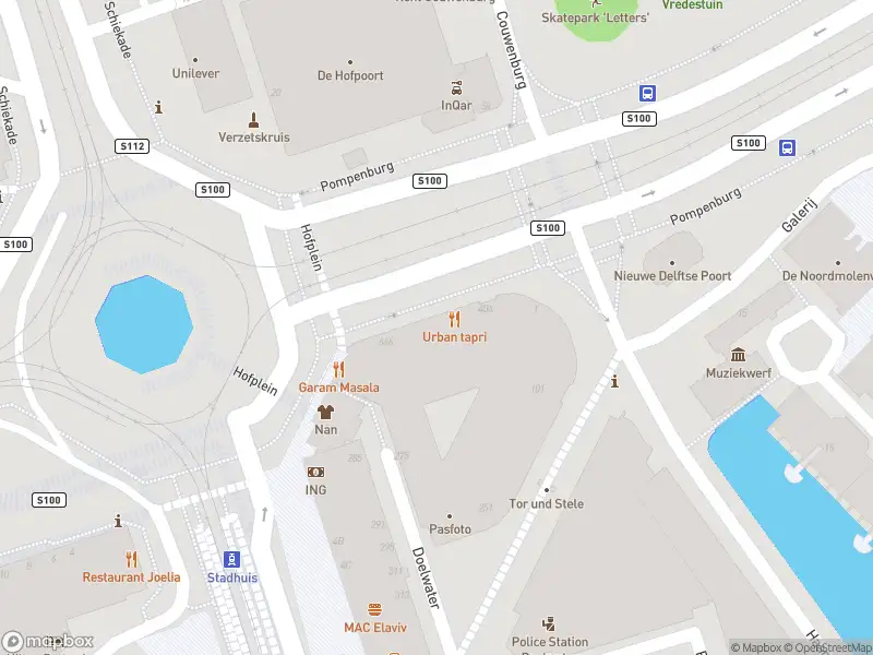 Ambulance met gepaste spoed naar de Pompenburg in Rotterdam