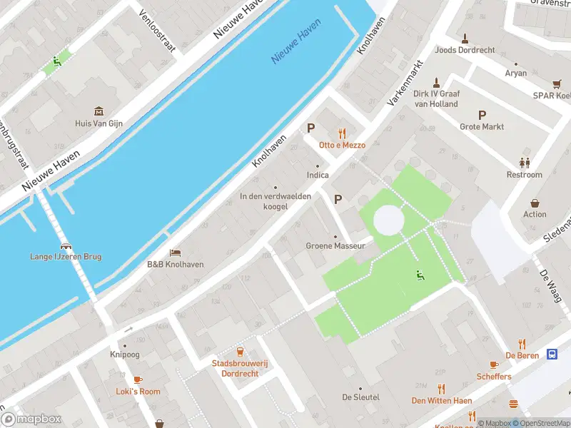 Ambulance met gepaste spoed naar de Varkenmarkt in Dordrecht