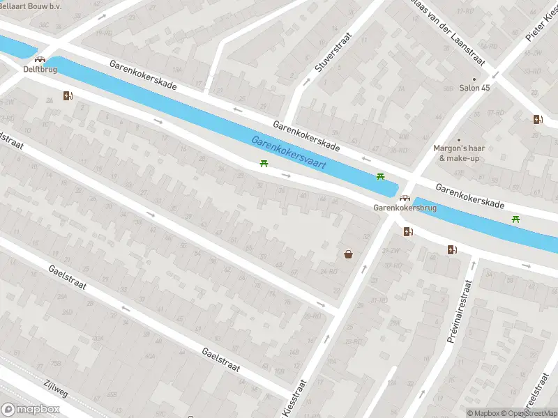 Ambulance met grote spoed naar de Burgemeester Sandbergstraat in Haarlem