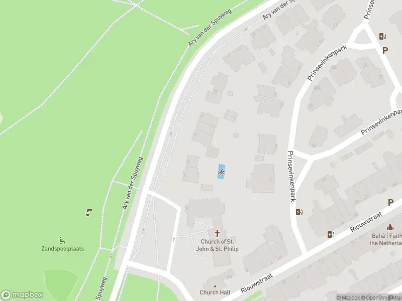 Ambulance met grote spoed naar de Ary van der Spuyweg in 's-Gravenhage