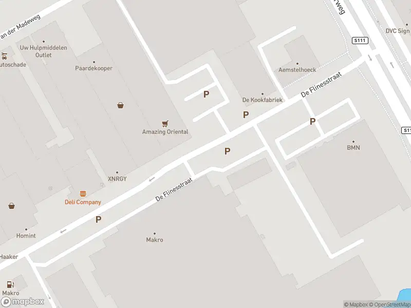 Brandweer met gepaste spoed naar de De Flinesstraat in Amsterdam-Duivendrecht