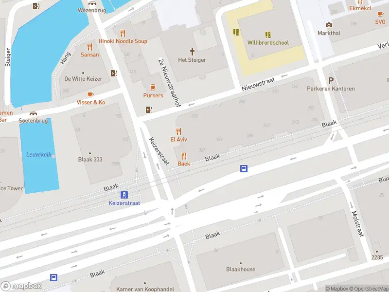 Ambulance met gepaste spoed naar de Blaak in Rotterdam