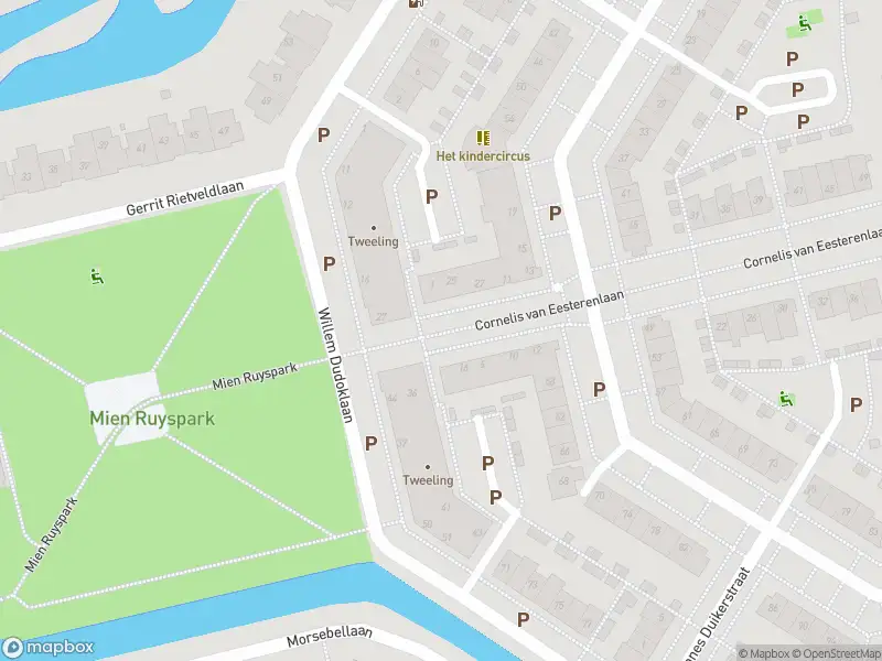 Brandweer met gepaste spoed naar de Cornelis van Eesterenlaan in Oegstgeest vanwege stormschade