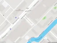 Ambulance met gepaste spoed naar de Leeuwenwerf in Amsterdam