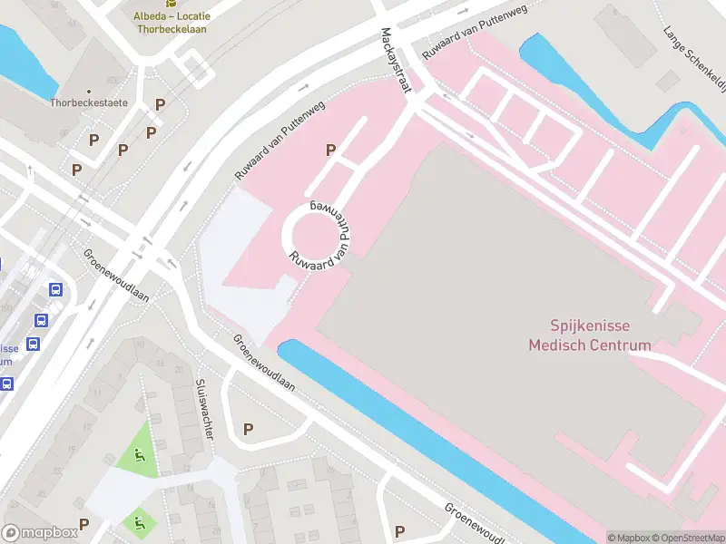 Ambulance met grote spoed naar de Ruwaard van Puttenweg in Spijkenisse