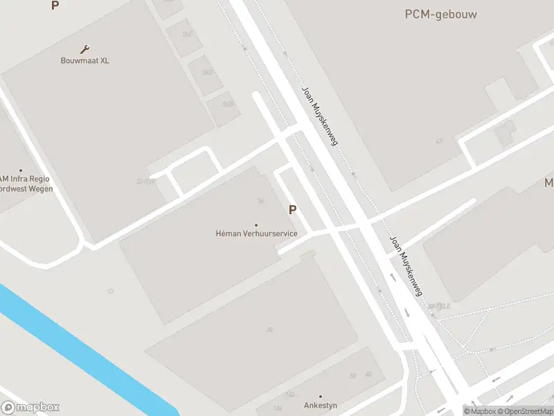 Brandweer met gepaste spoed naar de Joan Muyskenweg in Amsterdam-Duivendrecht