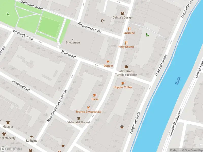 Ambulance met grote spoed naar de Woelwijkstraat in Rotterdam