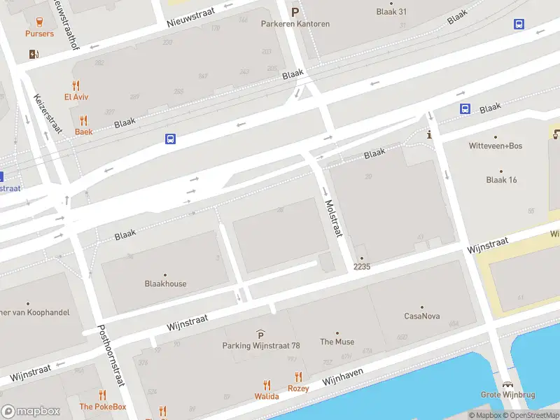 Ambulance met gepaste spoed naar de Molstraat in Rotterdam