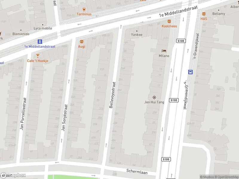 Ambulance met gepaste spoed naar de Bellevoysstraat in Rotterdam