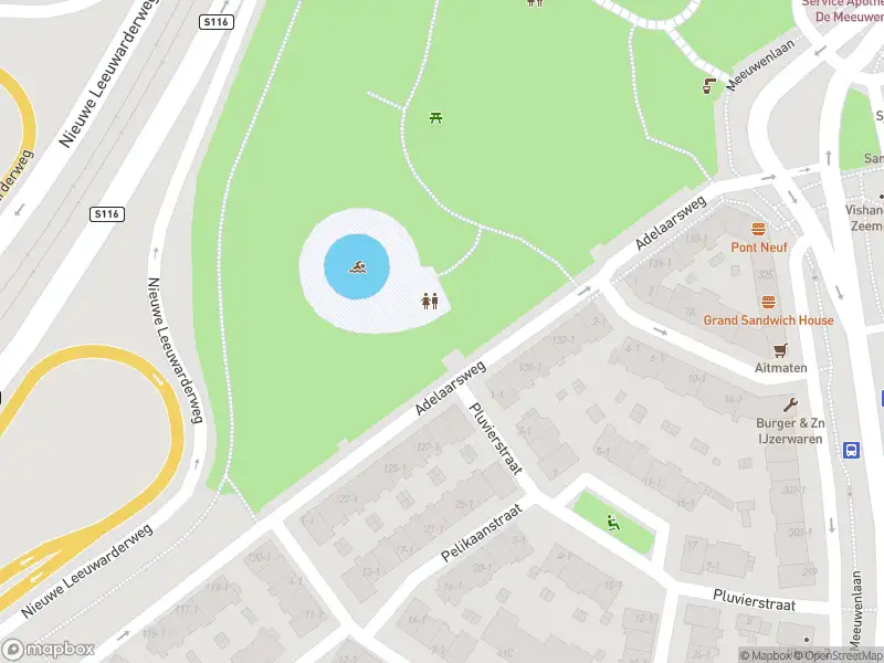 Ambulance met gepaste spoed naar de Adelaarsweg in Amsterdam