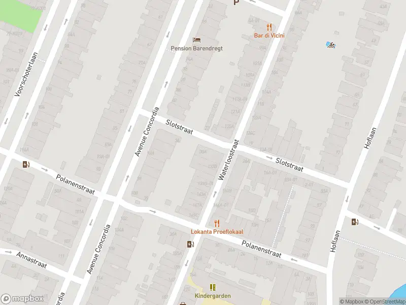 Ambulance met grote spoed naar de Waterloostraat in Rotterdam