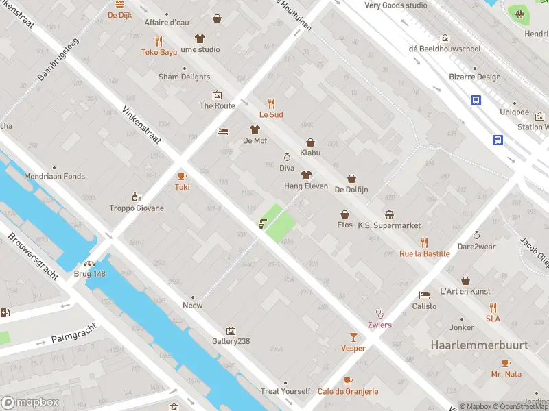 Ambulance met grote spoed naar de Haarlemmerdijk in Amsterdam