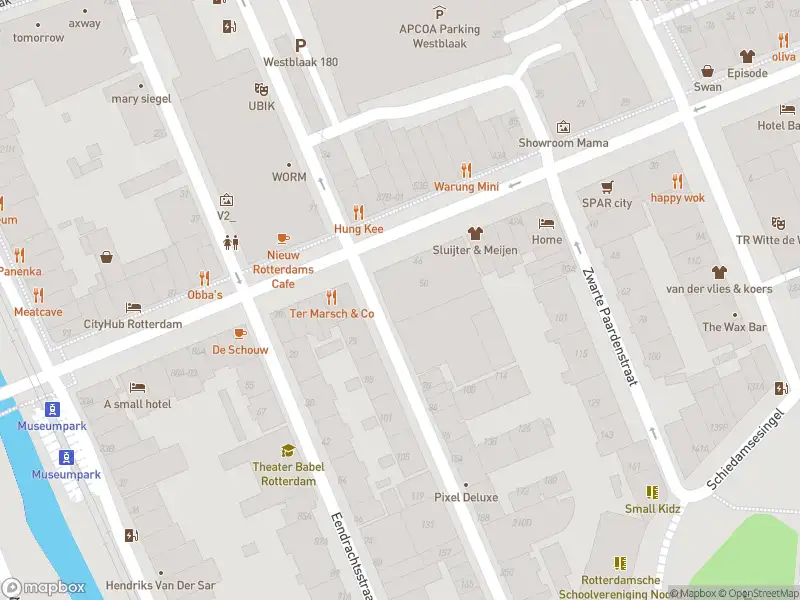 Ambulance met gepaste spoed naar de Boomgaardsstraat in Rotterdam