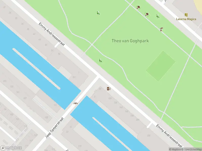 Brandweer met grote spoed naar de Eva Besnyöstraat in Amsterdam