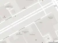 Ambulance met grote spoed naar de Van der Madeweg in Amsterdam-Duivendrecht