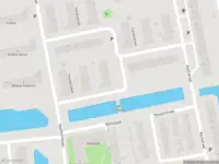 Ambulance met grote spoed naar de Toscaninilaan in Leiden