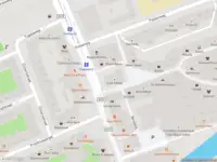 Ambulance met gepaste spoed naar de Land van Cocagneplein in Amsterdam