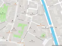 Ambulance met grote spoed naar de Lange Begijnestraat in Haarlem