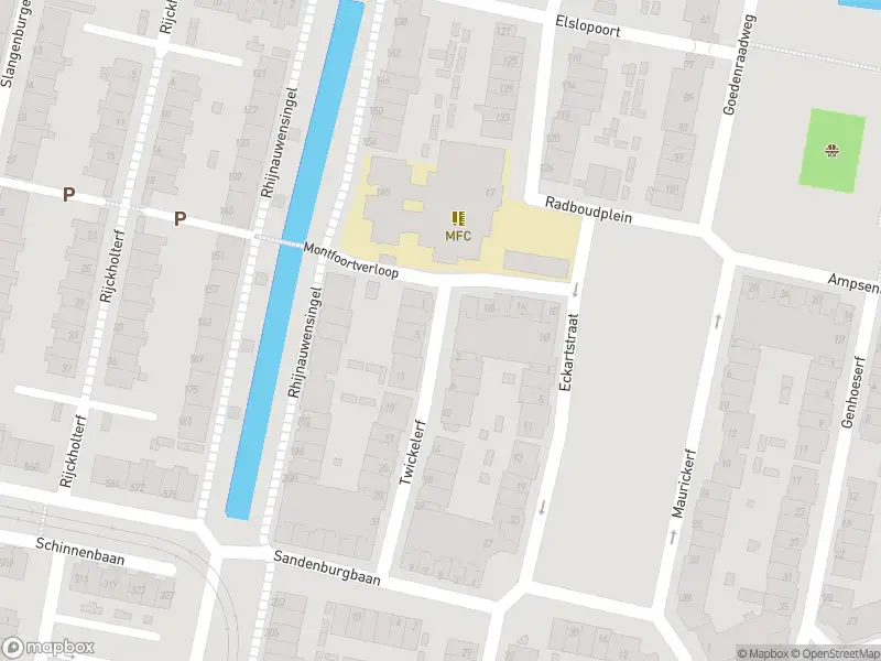 Ambulance met grote spoed naar de Twickelerf in Rotterdam