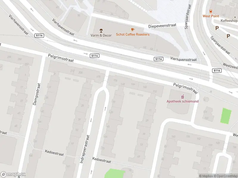 Ambulance met grote spoed naar de Indrapoerastraat in Rotterdam