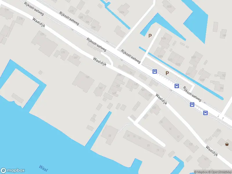 Ambulance met grote spoed naar de Waaldijk in Ridderkerk