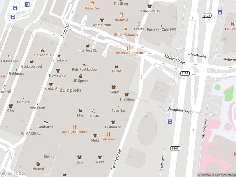 Ambulance met grote spoed naar de Zuidplein Hoog in Rotterdam