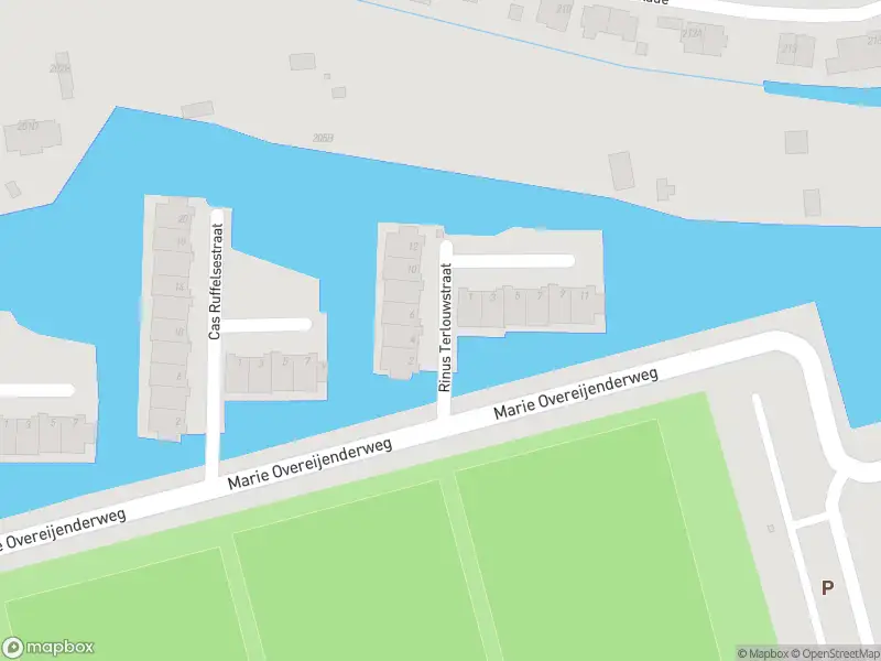 Ambulance met grote spoed naar de Rinus Terlouwstraat in Rotterdam