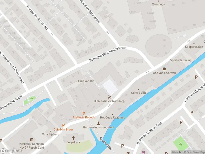 Ambulance met grote spoed naar de Dorpsplein in Nootdorp