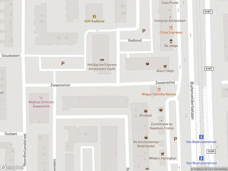 Ambulance met gepaste spoed naar de Zwaansvliet in Amsterdam