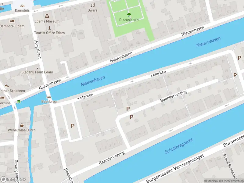 Ambulance met grote spoed naar de 't Marken in Edam