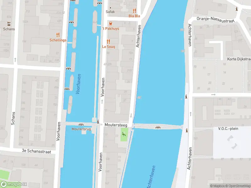 Ambulance met gepaste spoed naar de Achterhaven in Rotterdam