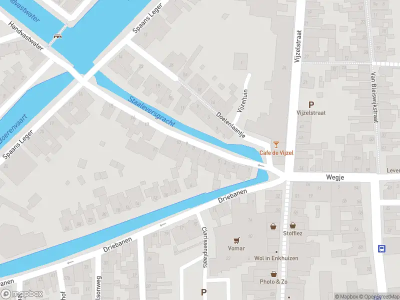 Ambulance met gepaste spoed naar de Staaleversgracht in Enkhuizen