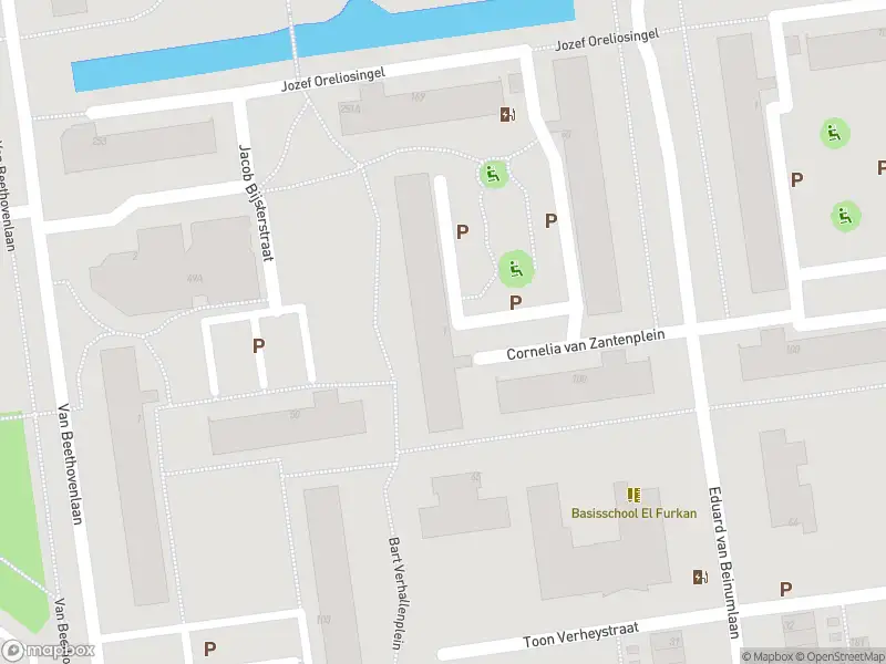 Ambulance met gepaste spoed naar de Cornelia van Zantenplein in Schiedam