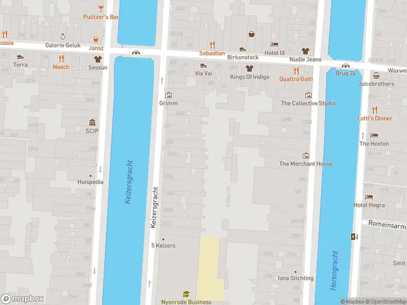 Ambulance met gepaste spoed naar de Gasthuismolensteeg in Amsterdam