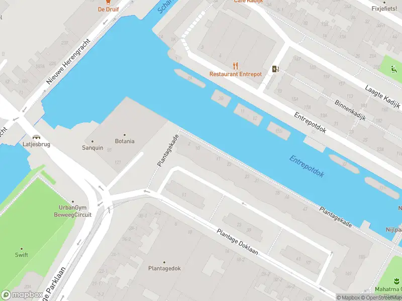 Ambulance met grote spoed naar de Plantagekade in Amsterdam